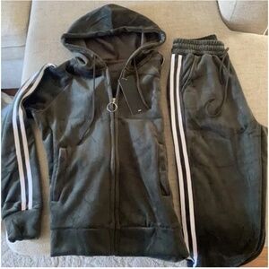 🪞 NWT matching athleisure jogger set - long sleeve zip up sweater, active pants